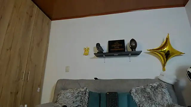 Snapshot of julian_wallace chatting on 11/15/25, 07:07 julian wallace online show from 11/15/25, 07:07