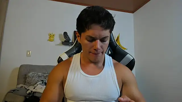 Snapshot of julian_wallace chatting on 11/21/25, 03:44 julian wallace online show from 11/21/25, 03:44