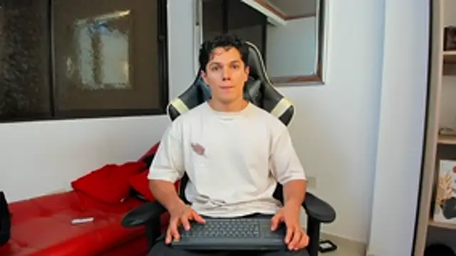 Snapshot of julian_wallace chatting on 02/08/26, 09:01 julian wallace online show from 02/08/26, 09:01