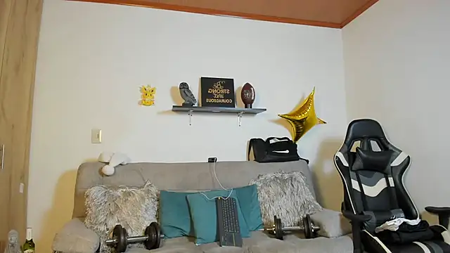 Snapshot of julian_wallace chatting on 12/14/25, 09:20 julian wallace online show from 12/14/25, 09:20