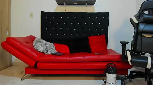 Snapshot of julian_wallace chatting on 03/20/25, 01:24 julian wallace online show from 03/20/25, 01:24