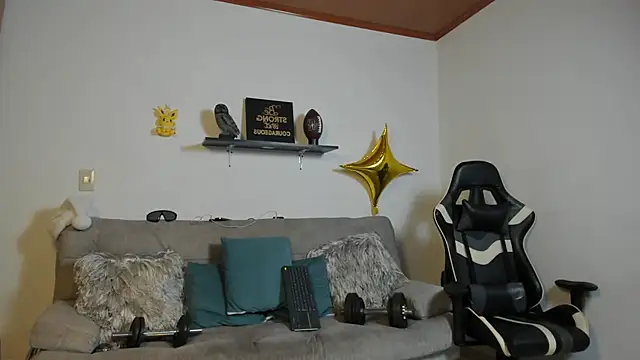 Snapshot of julian_wallace chatting on 12/16/25, 09:52 julian wallace online show from 12/16/25, 09:52