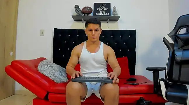 Snapshot of julian_wallace chatting on 03/17/25, 09:35 julian wallace online show from 03/17/25, 09:35