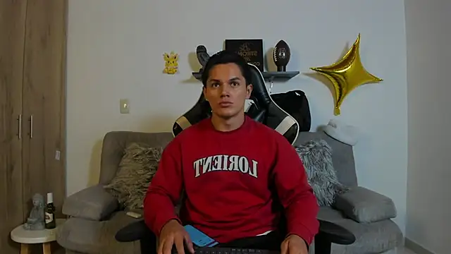 Snapshot of julian_wallace chatting on 11/17/25, 10:14 julian wallace online show from 11/17/25, 10:14