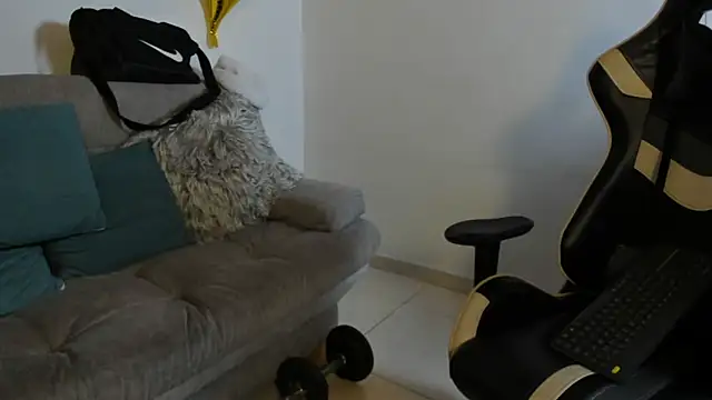 Snapshot of julian_wallace chatting on 11/23/25, 03:05 julian wallace online show from 11/23/25, 03:05