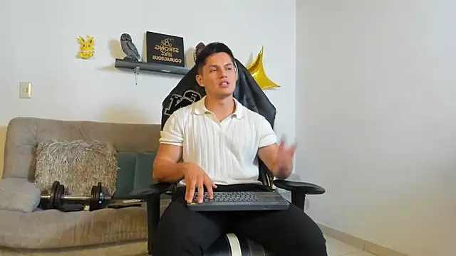 Snapshot of julian_wallace chatting on 10/13/25, 12:56 julian wallace online show from 10/13/25, 12:56