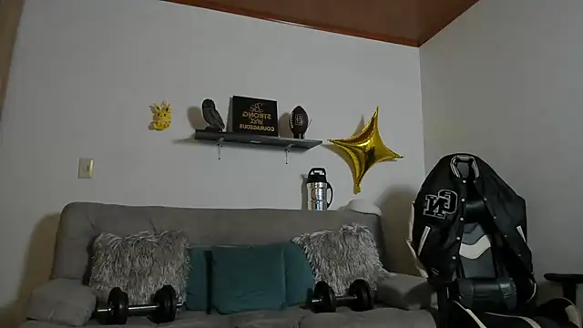 Snapshot of julian_wallace chatting on 10/15/25, 05:06 julian wallace online show from 10/15/25, 05:06