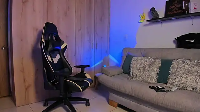 Snapshot of julian_wallace chatting on 02/24/26, 02:40 julian wallace online show from 02/24/26, 02:40