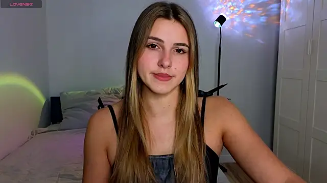 Snapshot of sophia_euphoriaa chatting on 10/28/25, 08:24 sophia euphoriaa online show from 10/28/25, 08:24