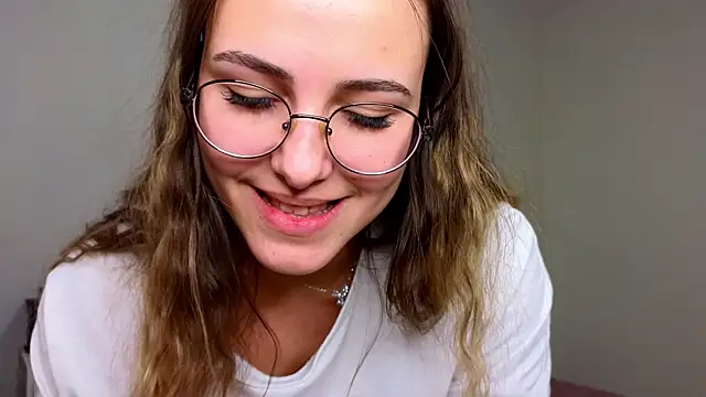 Snapshot of sophia_euphoriaa chatting on 02/17/25, 04:39 sophia euphoriaa online show from 02/17/25, 04:39