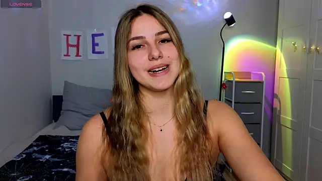 Snapshot of sophia_euphoriaa chatting on 12/02/25, 09:11 sophia euphoriaa online show from 12/02/25, 09:11