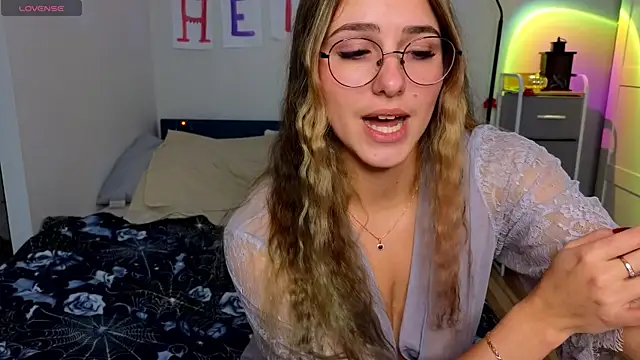 Snapshot of sophia_euphoriaa chatting on 11/13/25, 09:24 sophia euphoriaa online show from 11/13/25, 09:24