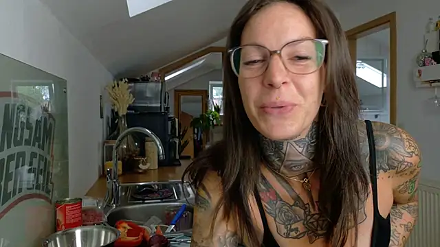 BrownieyQueen online show from 07/01/26, 08:25