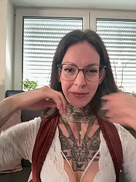 BrownieyQueen online show from 03/08/26, 09:45