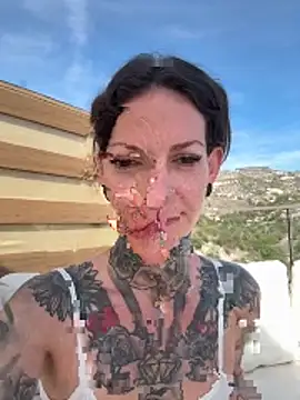 BrownieyQueen online show from 11/01/25, 08:41