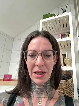 BrownieyQueen online show from 08/03/26, 07:16
