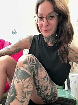 BrownieyQueen online show from 06/18/26, 05:51