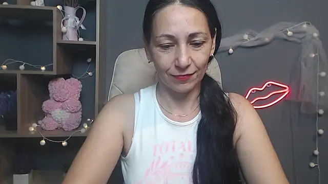Snapshot of LiluGrants chatting on 09/20/25, 06:13 LiluGrants online show from 09/20/25, 06:13