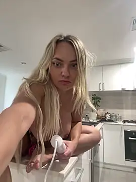 Bustyblondemilf6999 online show from 06/15/26, 03:51