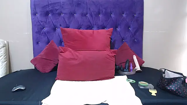 Snapshot of ManEaterxx29 chatting on 10/21/25, 05:18 ManEaterxx29 online show from 10/21/25, 05:18