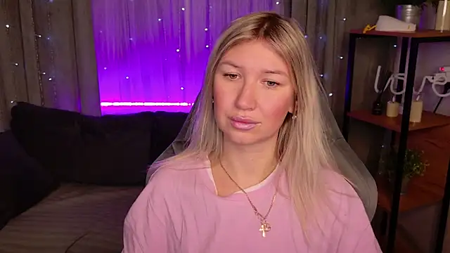 MilaBott online show from 11/18/25, 08:23