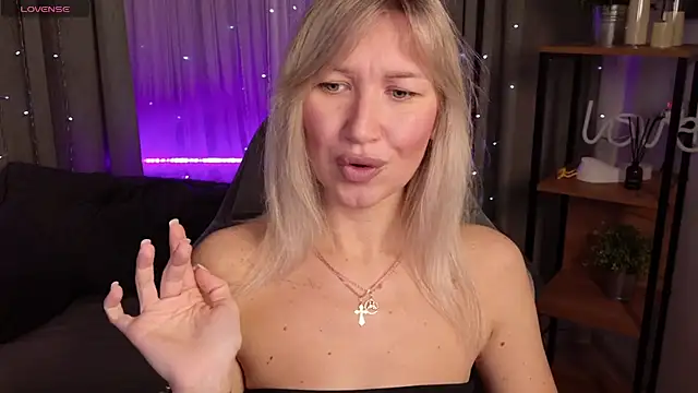 MilaBott online show from 10/13/25, 08:21