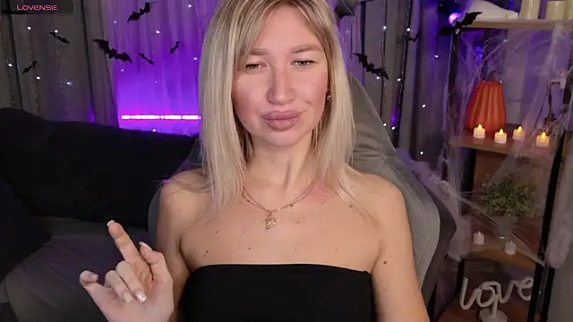 MilaBott online show from 10/21/25, 08:41