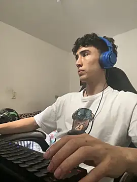 gojo satoru 18 online show from 10/22/25, 05:12