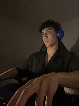 gojo satoru 18 online show from 11/18/25, 04:05