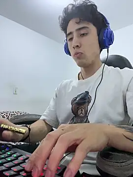 gojo satoru 18 online show from 12/23/25, 04:12