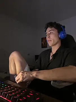 gojo satoru 18 online show from 11/27/25, 04:24