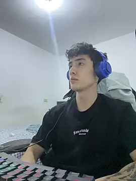 gojo satoru 18 online show from 02/17/26, 02:31