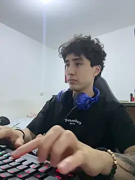 gojo satoru 18 online show from 04/13/26, 03:32