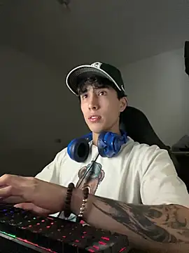 gojo satoru 18 online show from 04/17/26, 02:36