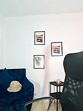 Snapshot of helena_smith chatting on 10/18/25, 03:52 helena smith online show from 10/18/25, 03:52