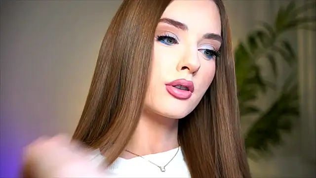 petitegonwiild online show from 03/12/26, 06:12