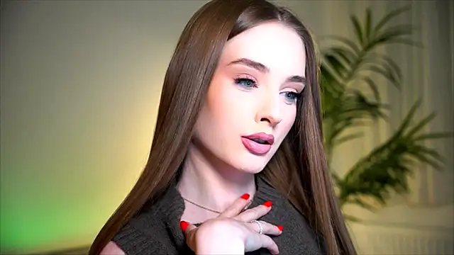 petitegonwiild online show from 10/29/25, 10:09