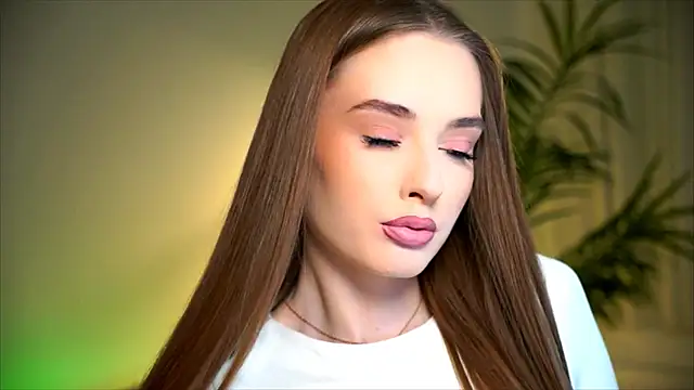 petitegonwiild online show from 10/26/25, 07:25