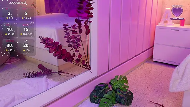 GabrielaLugo online show from 10/31/25, 12:57