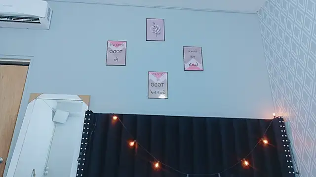 Snapshot of Beautifulskinny18 chatting on 11/15/25, 06:56 Beautifulskinny18 online show from 11/15/25, 06:56