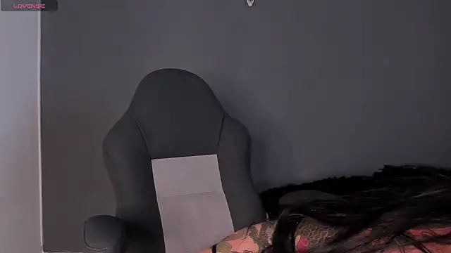 Snapshot of Aliz01 chatting on 01/25/25, 12:48 Aliz01 online show from 01/25/25, 12:48