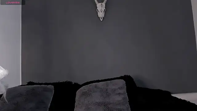 Snapshot of Aliz01 chatting on 12/19/24, 02:34 Aliz01 online show from 12/19/24, 02:34