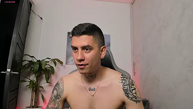 Yeiko Romero  online show from 12/18/25, 03:49