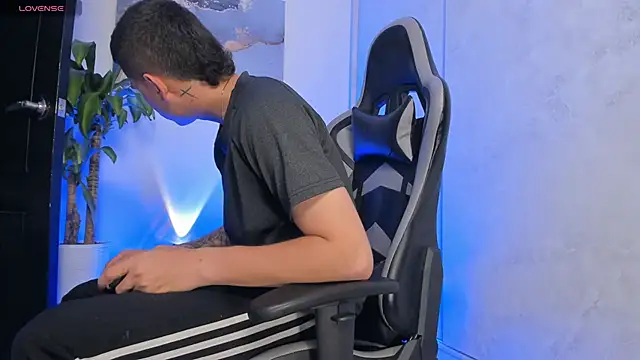 Yeiko Romero  online show from 12/22/25, 05:13