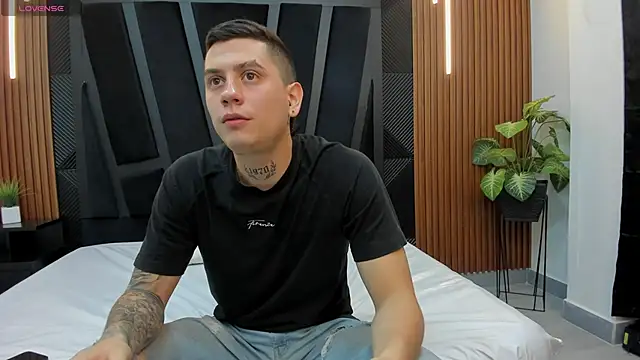 Yeiko Romero  online show from 03/06/25, 05:22