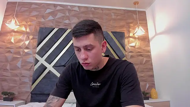 Yeiko Romero  online show from 03/18/25, 05:33