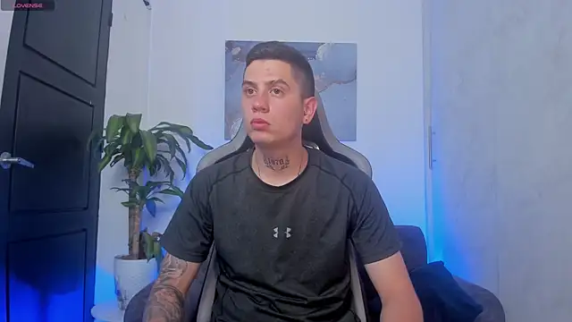 Yeiko Romero  online show from 11/21/25, 07:02