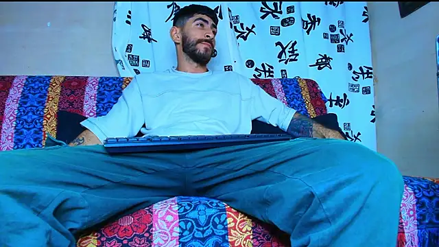 Thomass00 online show from 02/15/26, 05:52