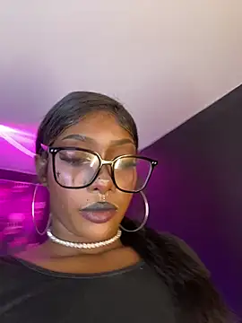 Snapshot of TIFFANYYSTAR chatting on 09/10/25, 01:43 TIFFANYYSTAR online show from 09/10/25, 01:43