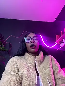 TIFFANYYSTAR online show from 11/28/25, 03:45